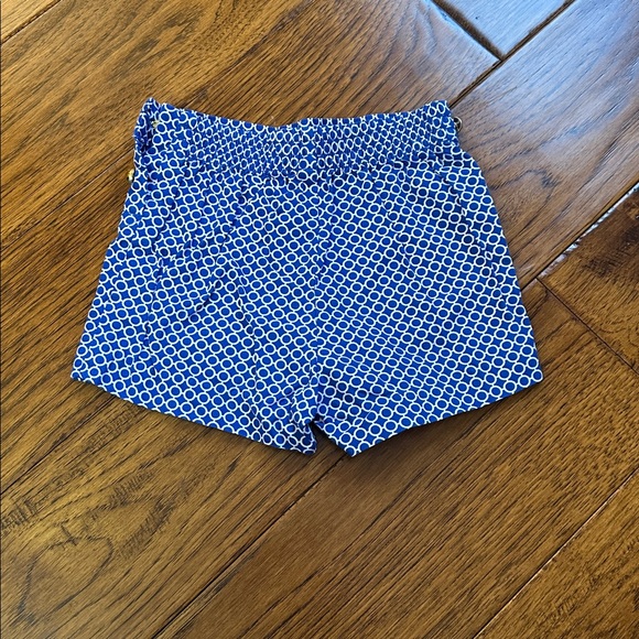 White Eyelet Top and Blue Patterned Shorts Set - Picture 4 of 4